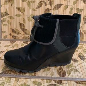 Merrell Wedgetarian Eve Size 9 black wedge boots
